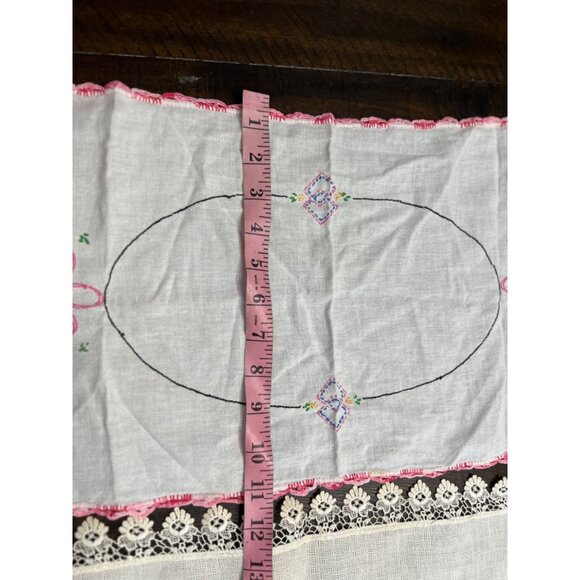 Vintage Embroidered Linen table runner Set Of 3 With Floral Design & Lace Trim - Picture 8 of 8
